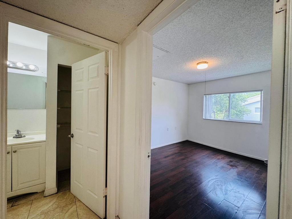 1068 N Benoist Farms Road - Photo 32