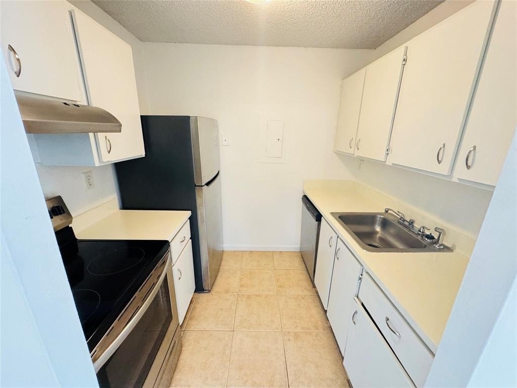 1068 N Benoist Farms Road - Photo 4