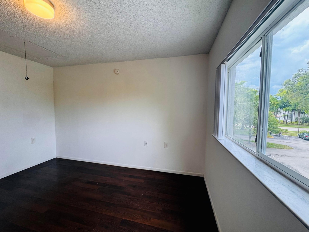 1068 N Benoist Farms Road - Photo 21