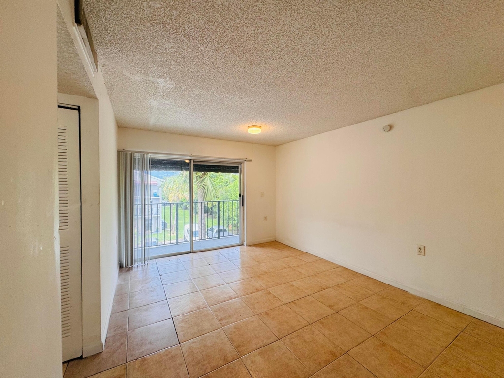 1068 N Benoist Farms Road - Photo 33