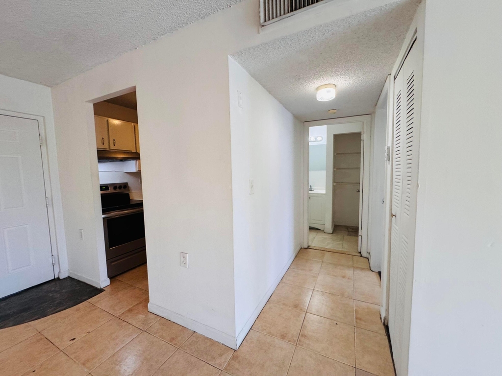 1068 N Benoist Farms Road - Photo 34