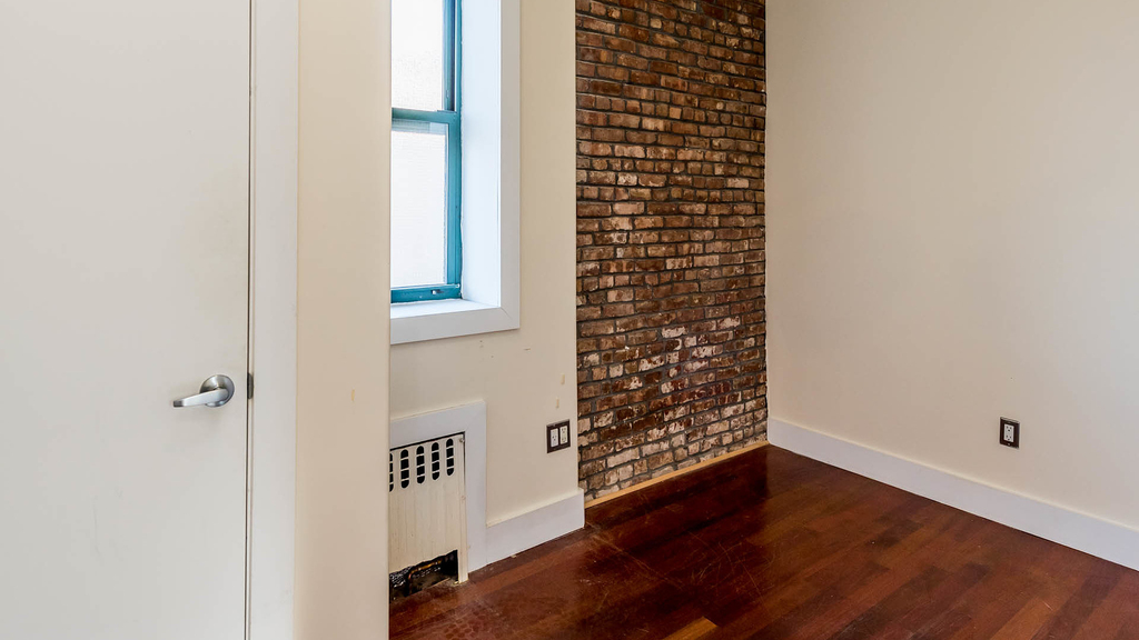 126 Grattan St - Photo 8