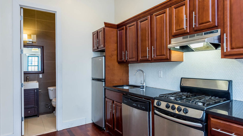 126 Grattan St - Photo 4