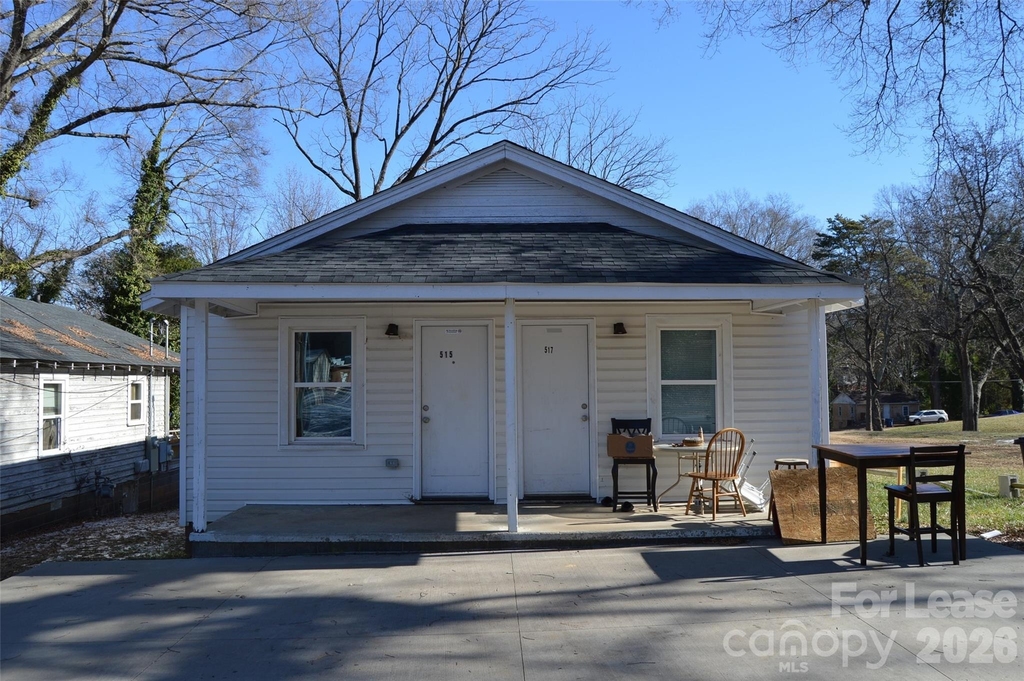 515 S Elm Street - Photo 1
