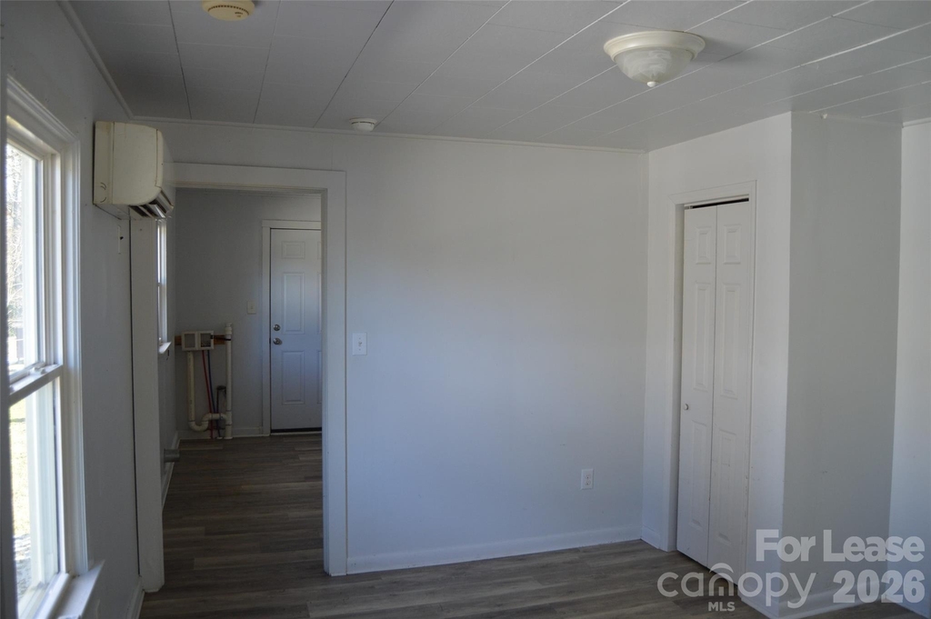515 S Elm Street - Photo 5