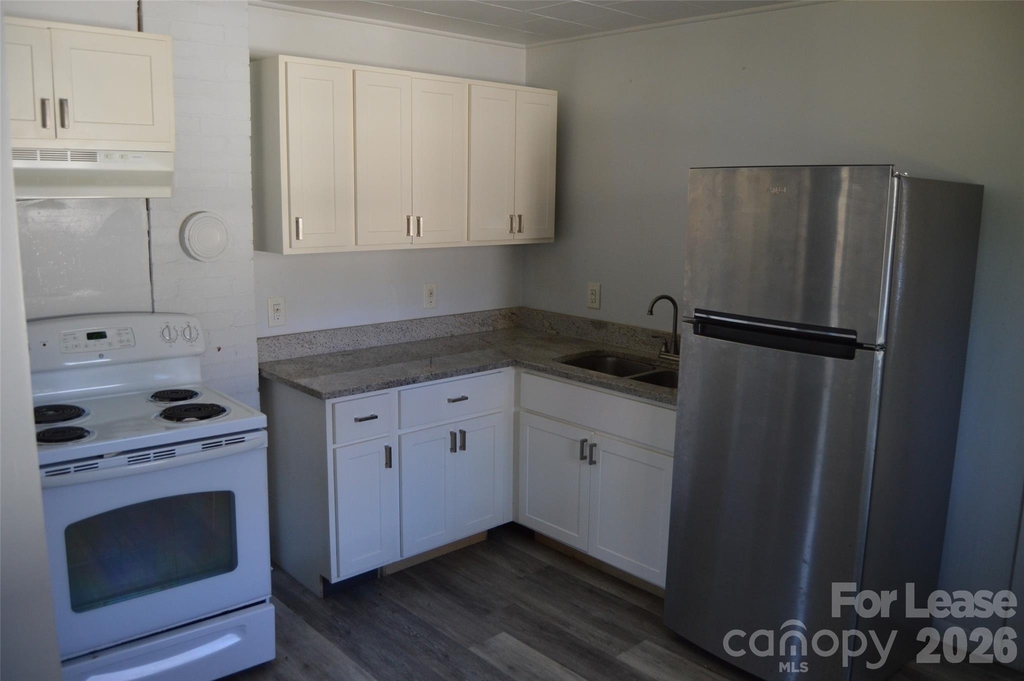 515 S Elm Street - Photo 7