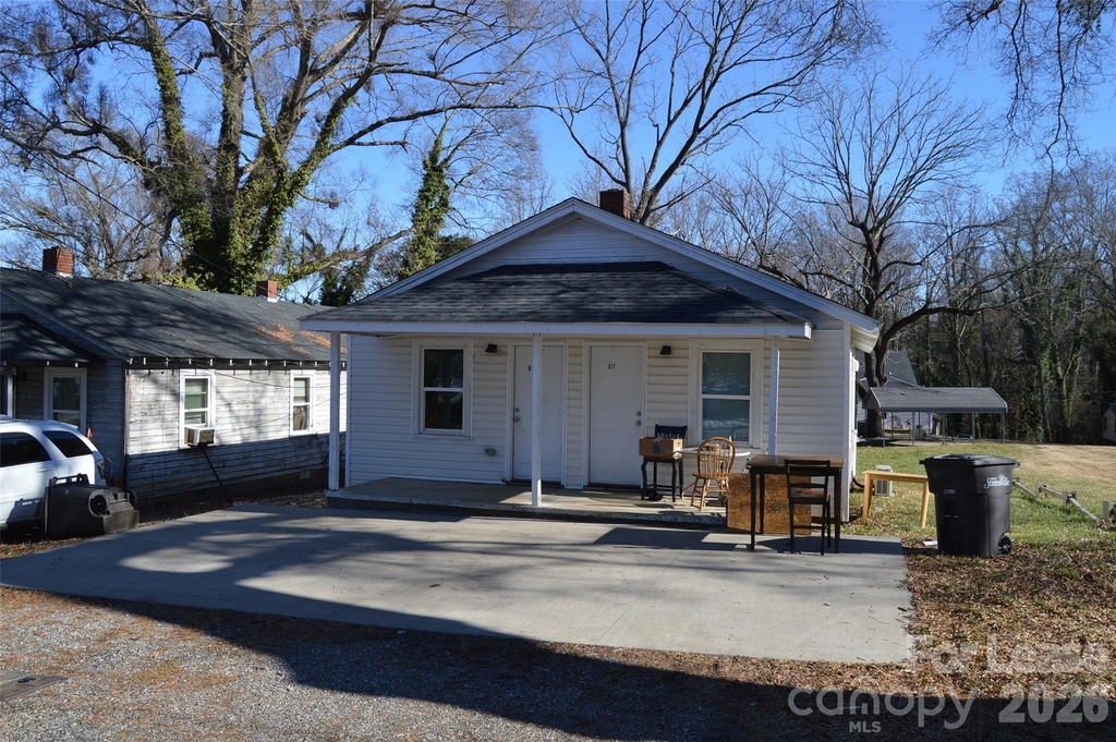 515 S Elm Street - Photo 0