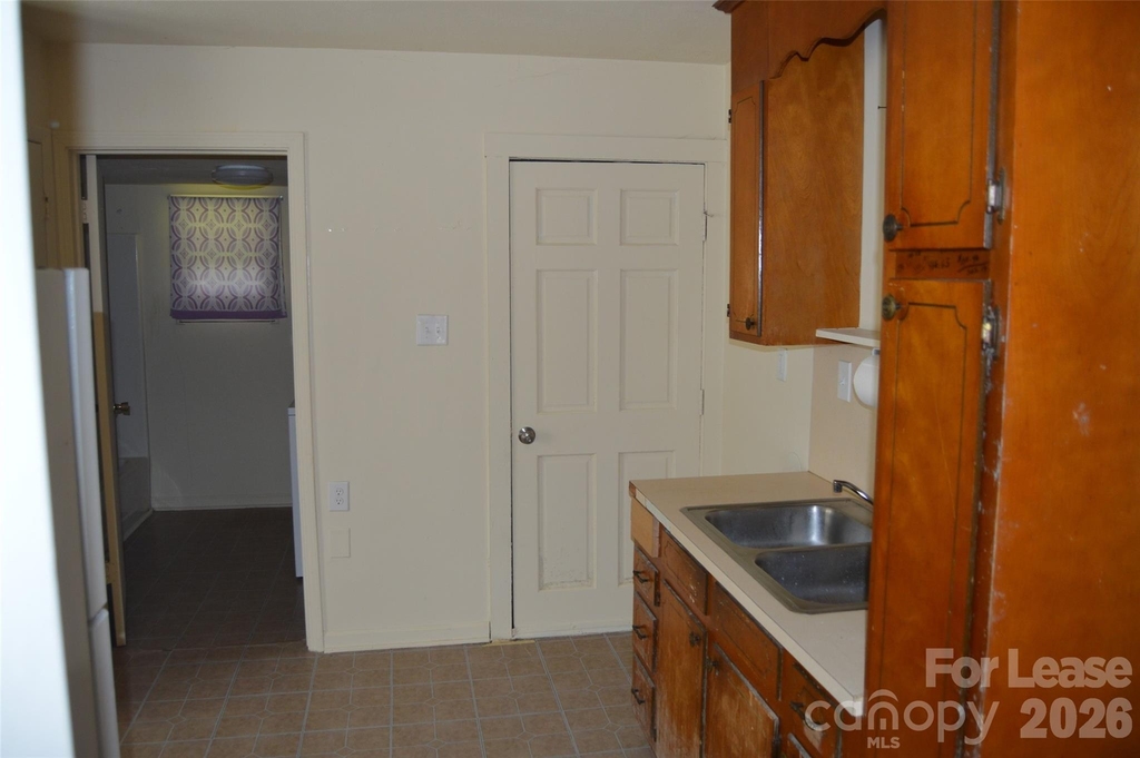 208 Wilson Street - Photo 4