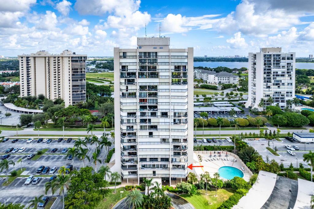 2425 Presidential Way - Photo 17