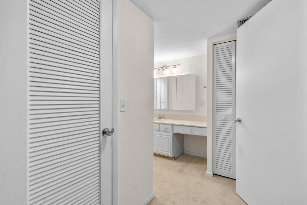 2425 Presidential Way - Photo 7