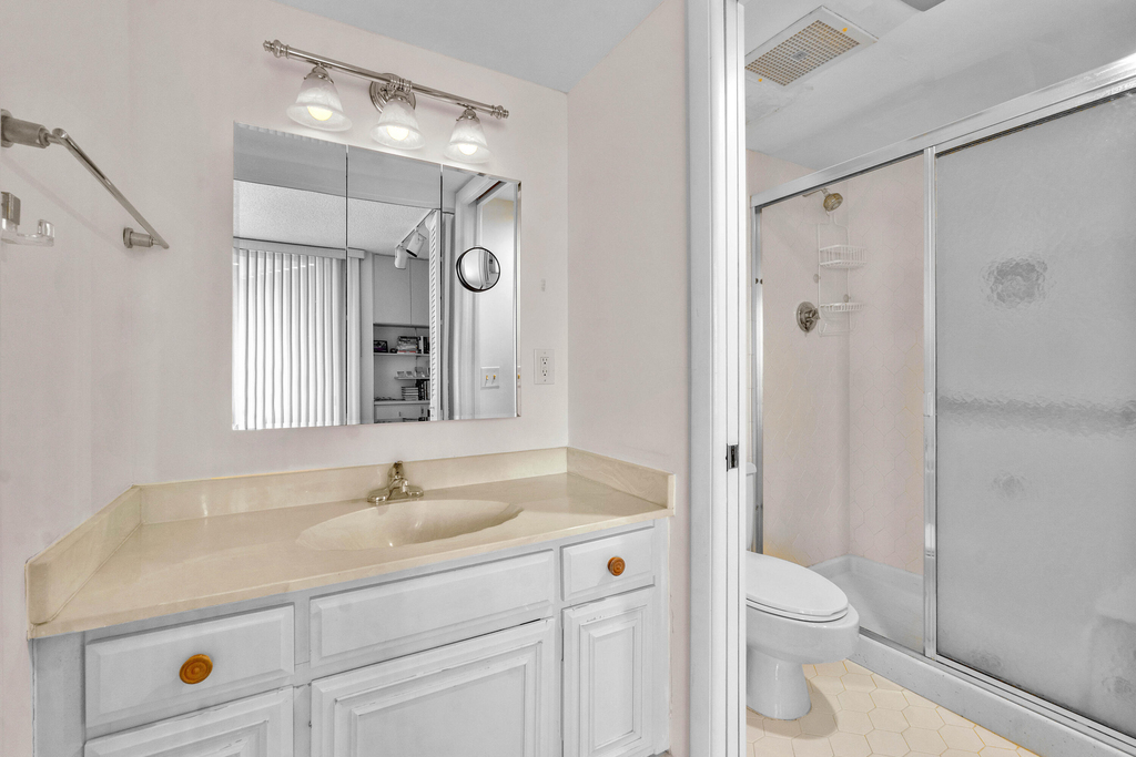 2425 Presidential Way - Photo 13