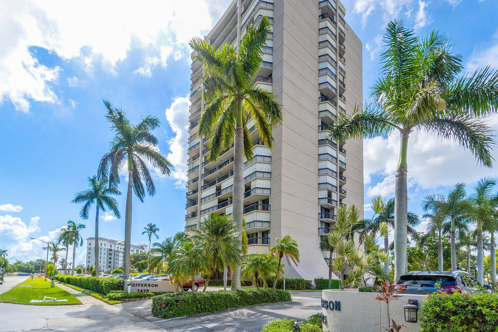 2425 Presidential Way - Photo 16