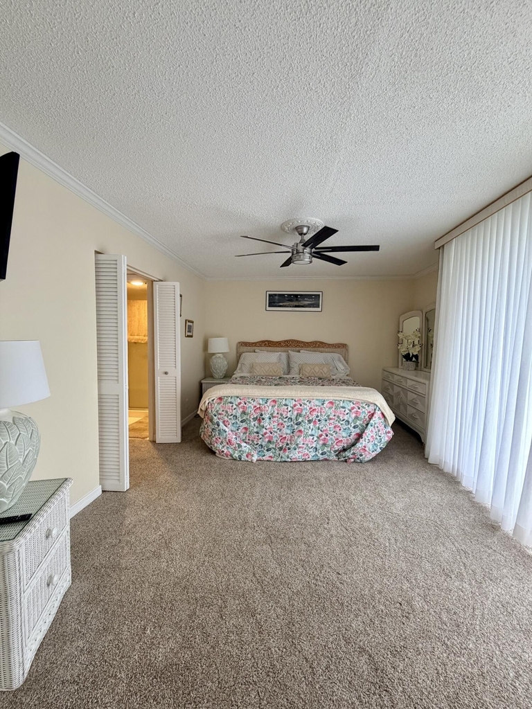2425 Presidential Way - Photo 11