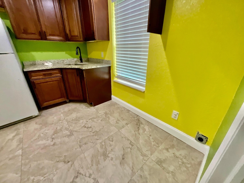 315 Sw Dwight Avenue - Photo 3