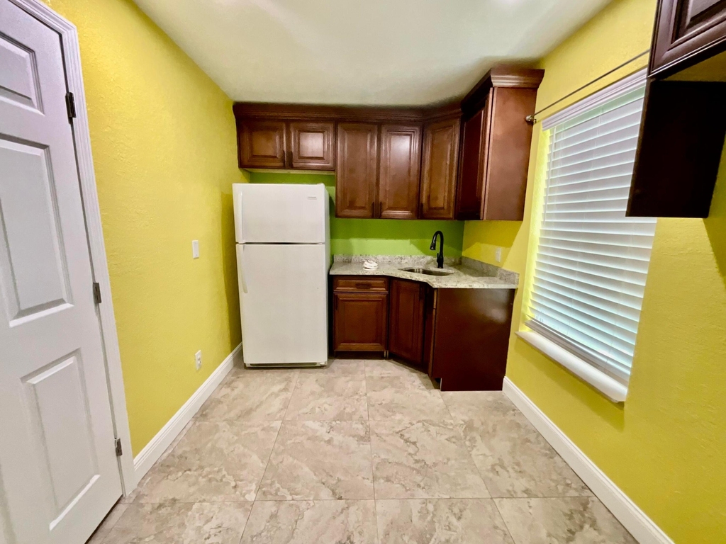 315 Sw Dwight Avenue - Photo 8