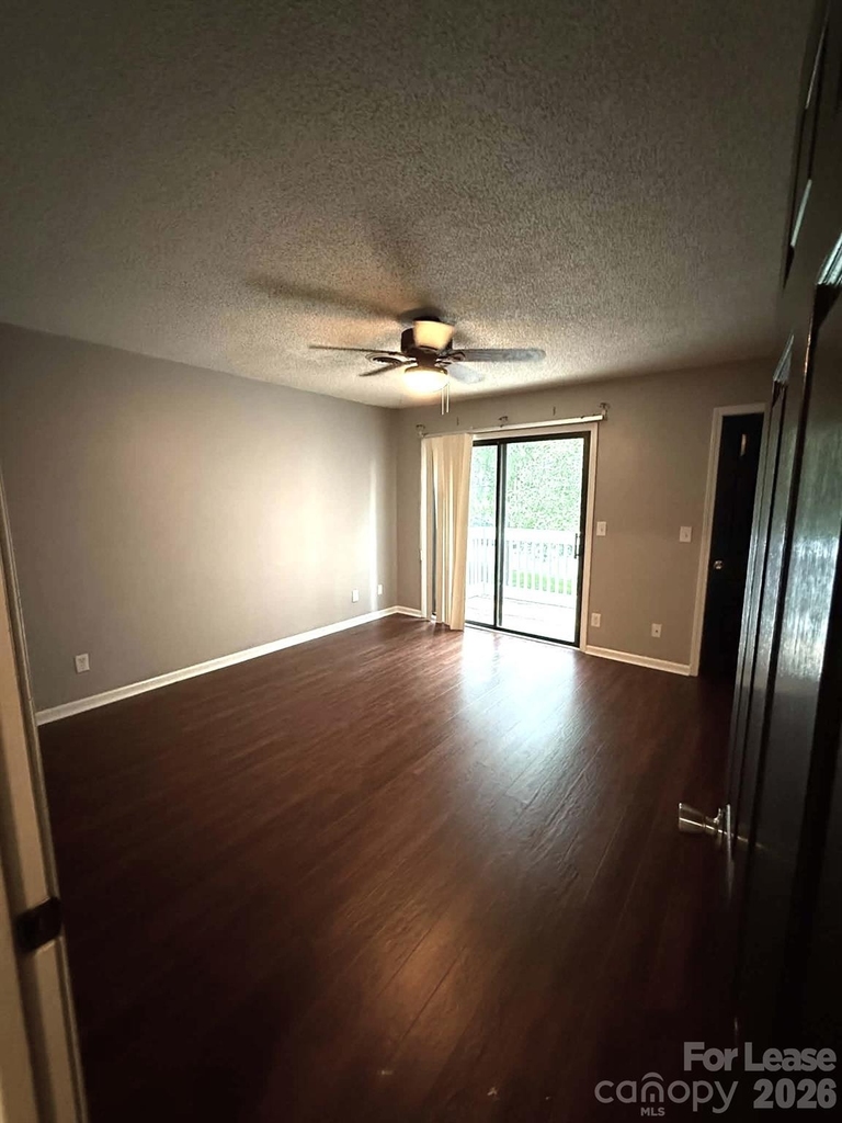 327 Eastwood Drive - Photo 10