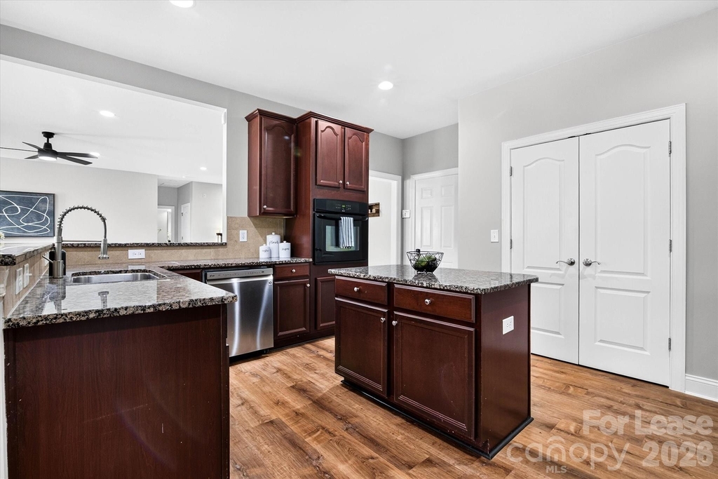 2258 Isaac Street - Photo 34