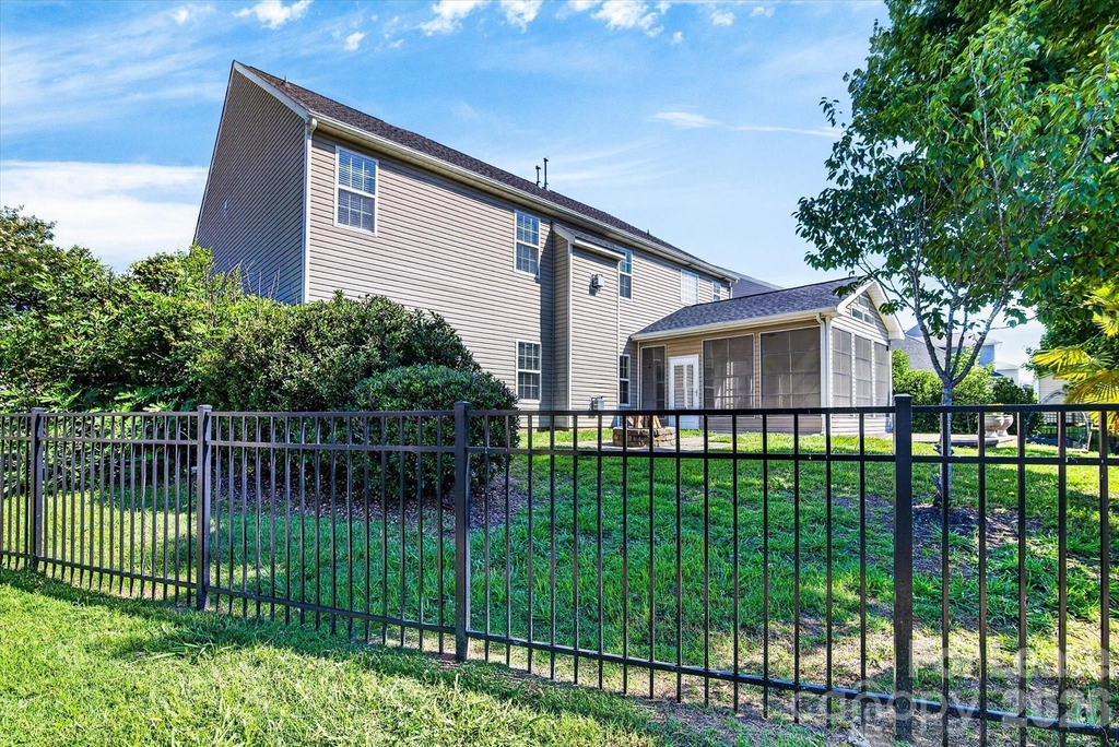 2258 Isaac Street - Photo 5