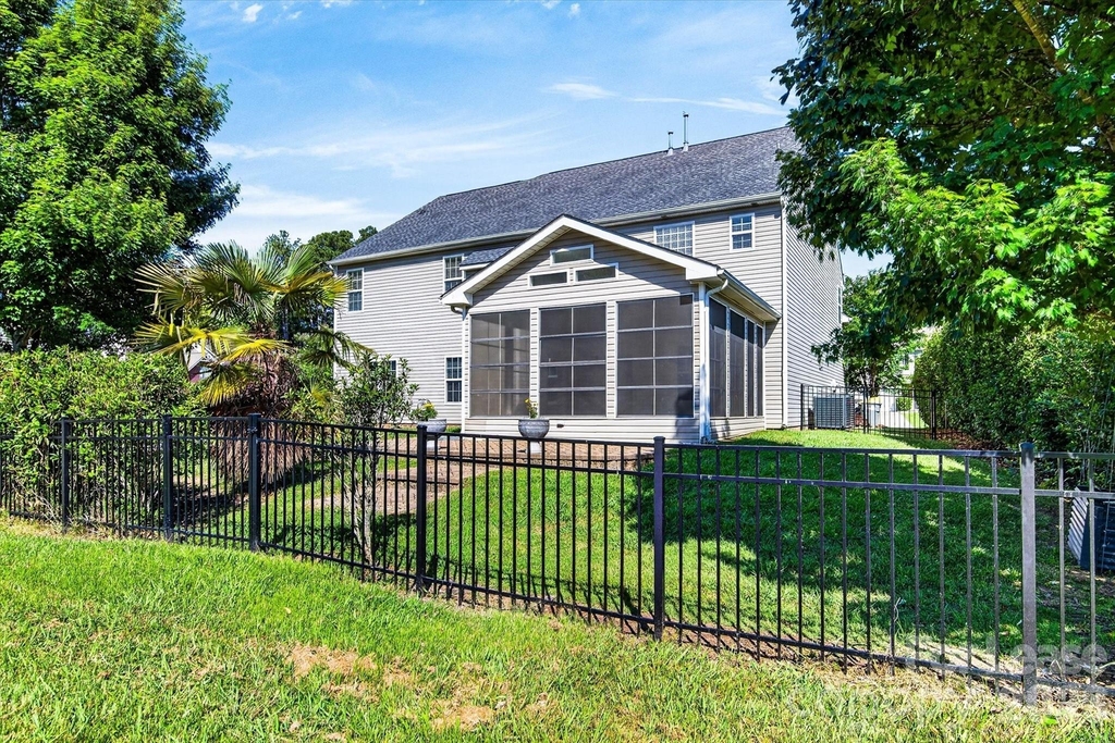 2258 Isaac Street - Photo 6