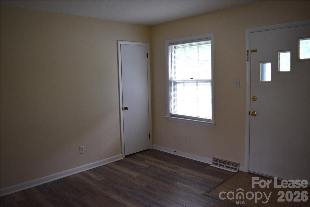 515 Kerr Street - Photo 2