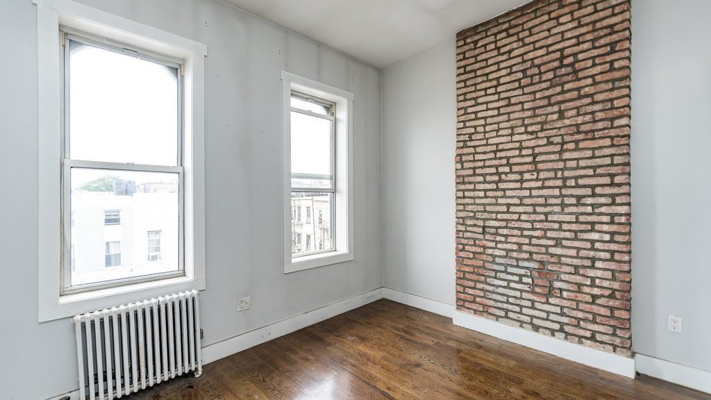 252 Stockholm St - Photo 3