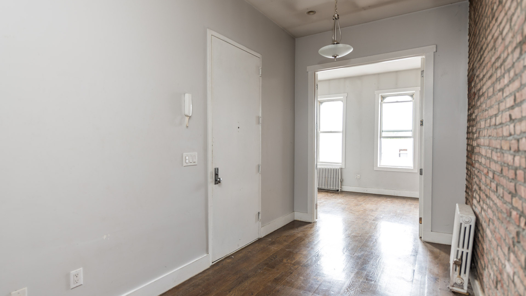 252 Stockholm St - Photo 8