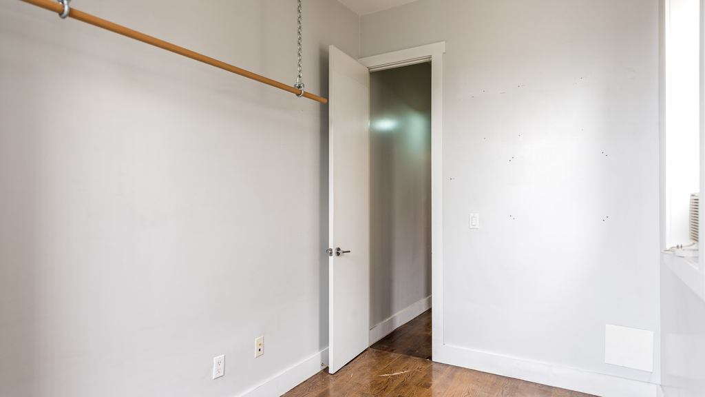 252 Stockholm St - Photo 6