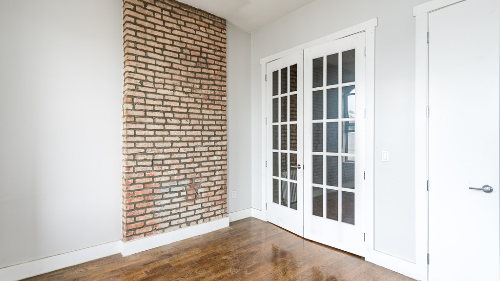 252 Stockholm St - Photo 5
