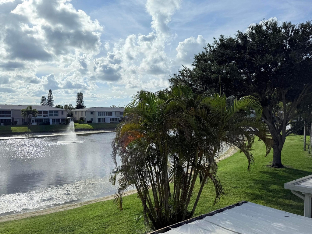 1340 Nw 18th Avenue - Photo 2
