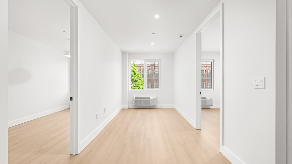 102 E 53rd St - Photo 1