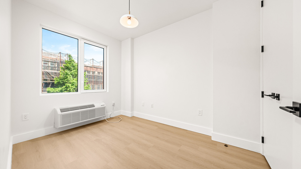 102 E 53rd St - Photo 7