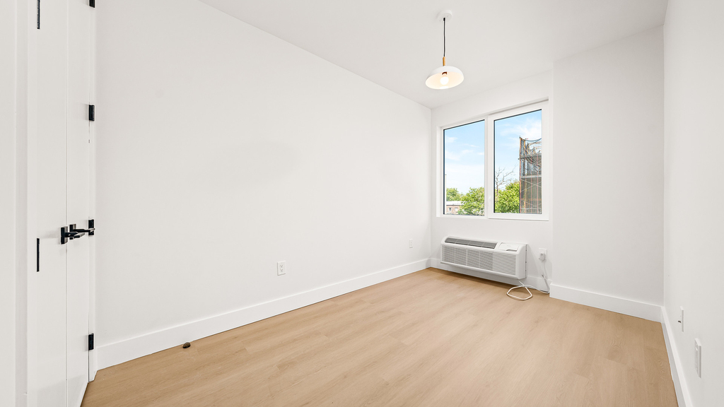 102 E 53rd St - Photo 6