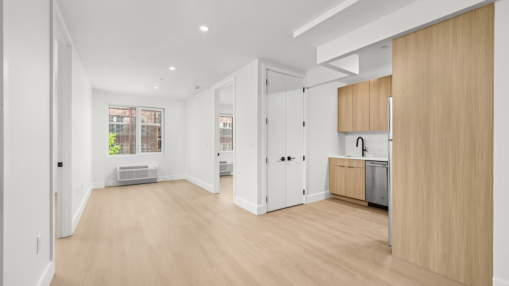 102 E 53rd St - Photo 0