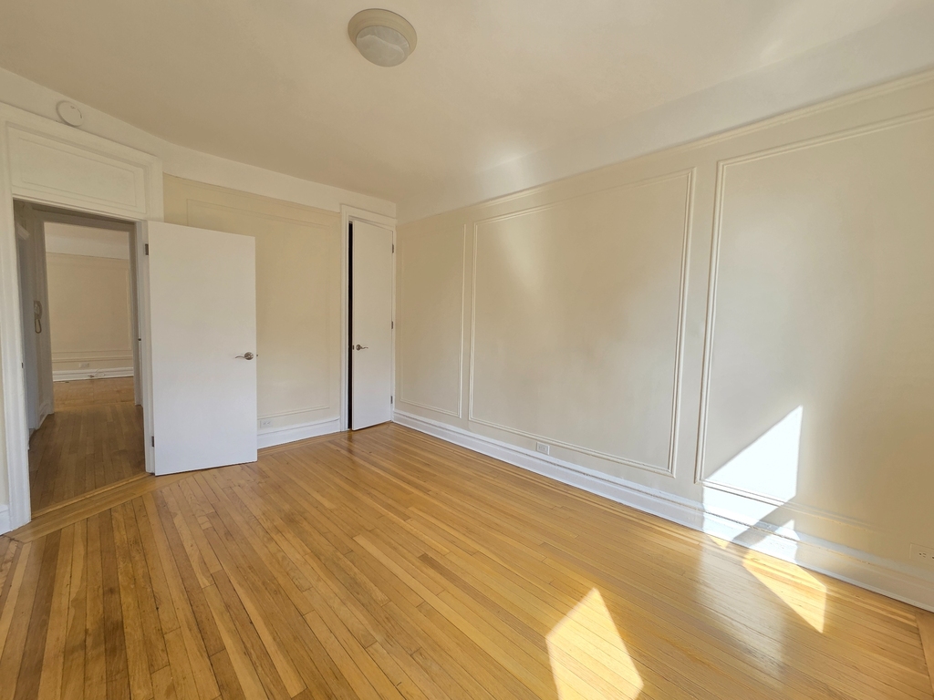 West 170th Street - Photo 4