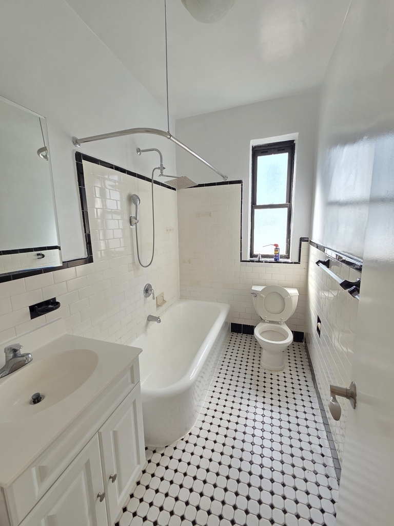 West 170th Street - Photo 6