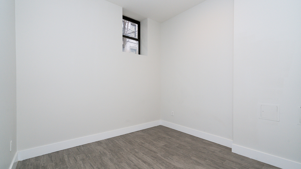 1020 Park Pl - Photo 1