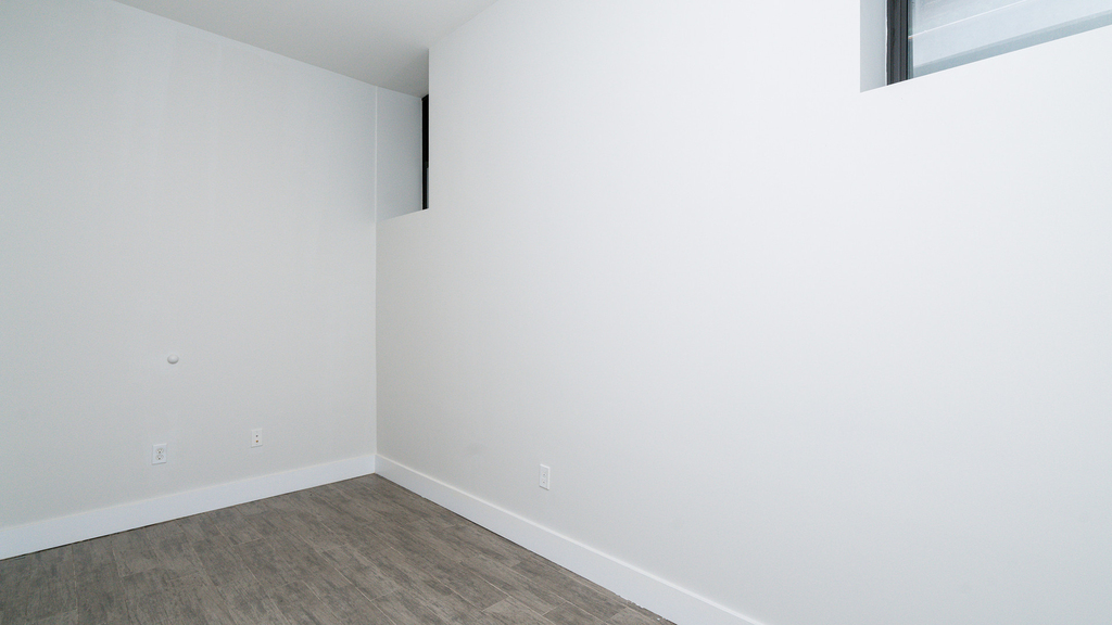 1020 Park Pl - Photo 2