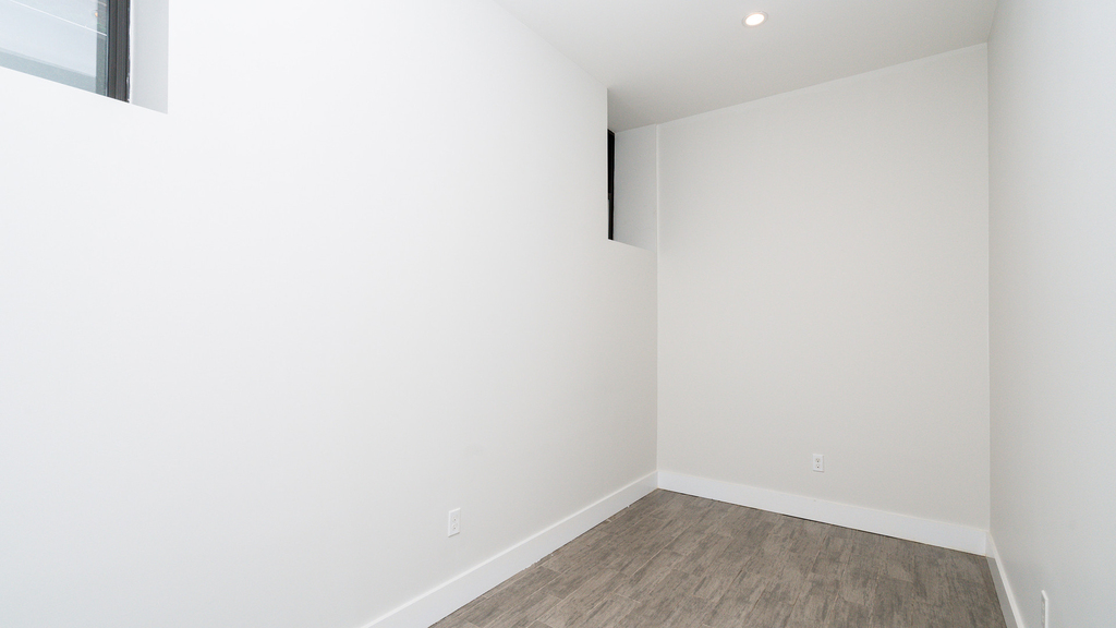 1020 Park Pl - Photo 3