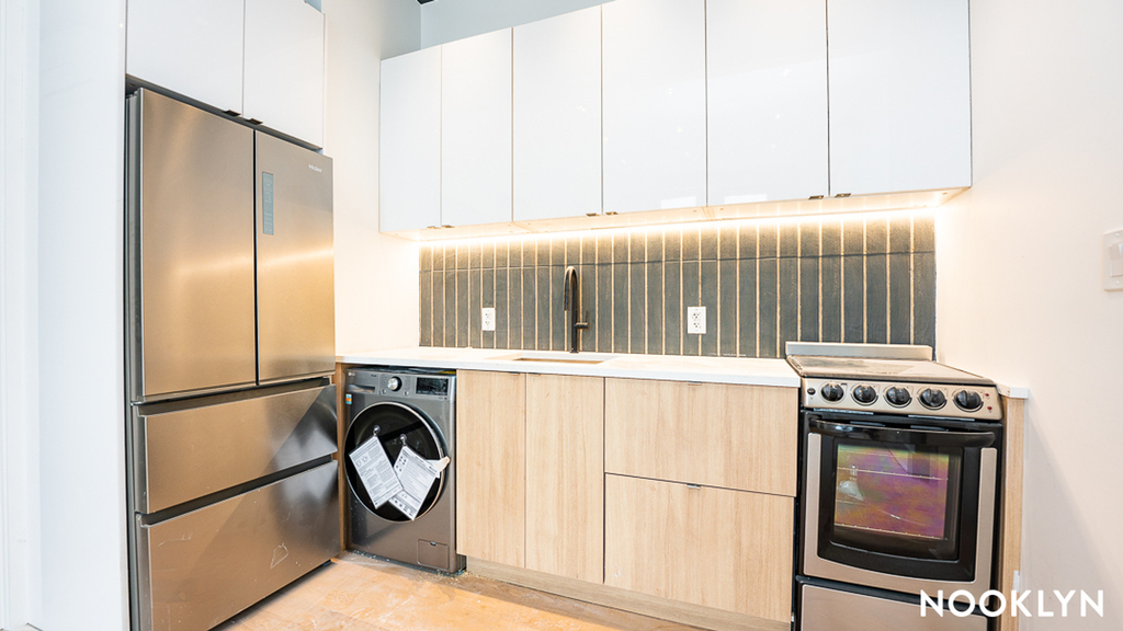 987 Bedford Ave - Photo 5