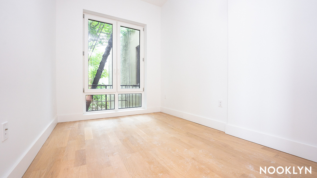 987 Bedford Ave - Photo 8