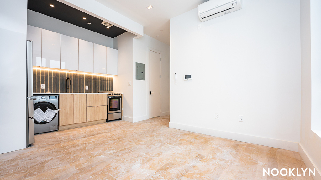 987 Bedford Ave - Photo 3