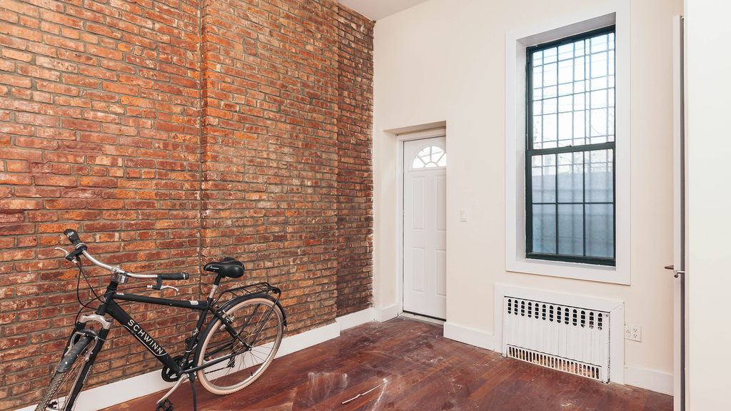 179 Knickerbocker Ave - Photo 2
