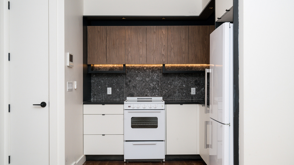 1054 Bushwick Ave - Photo 2