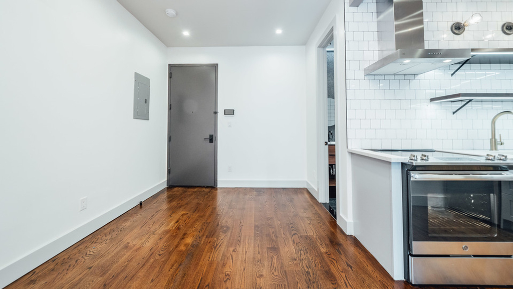 287 Maple St - Photo 0