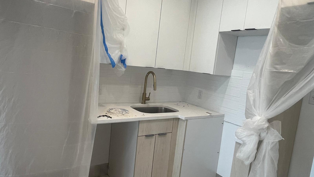 193 Graham Ave - Photo 1