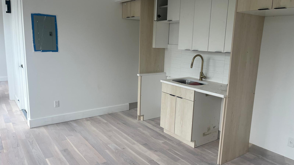 193 Graham Ave - Photo 4