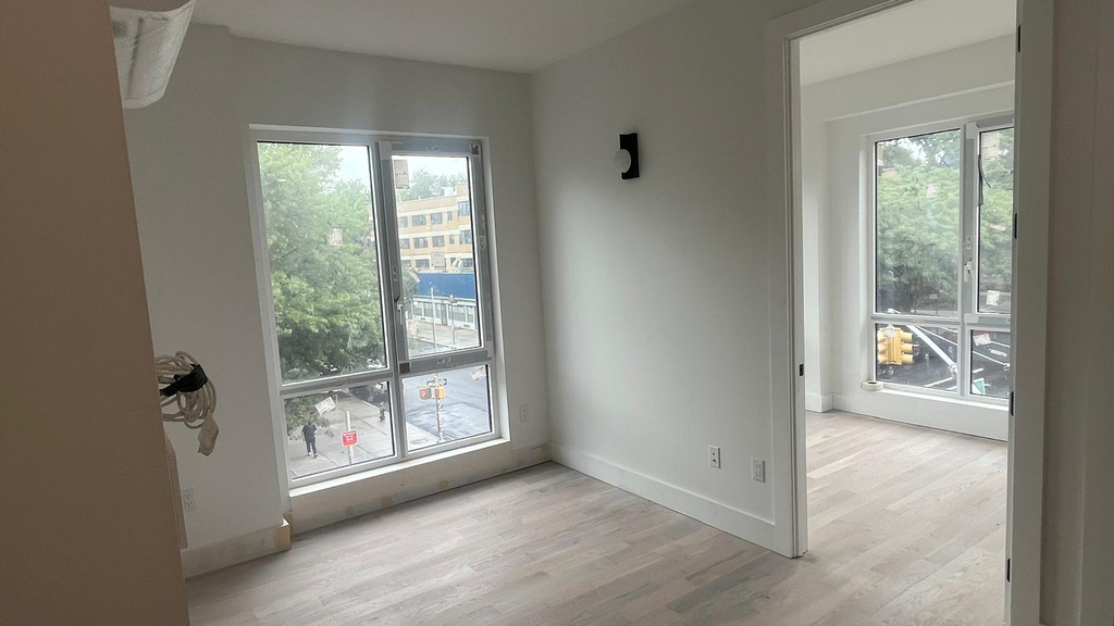 193 Graham Ave - Photo 11