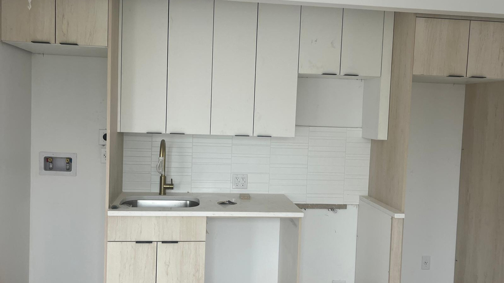 193 Graham Ave - Photo 3