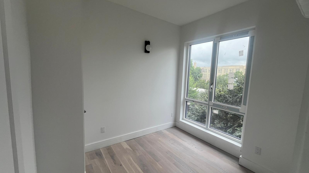 193 Graham Ave - Photo 6