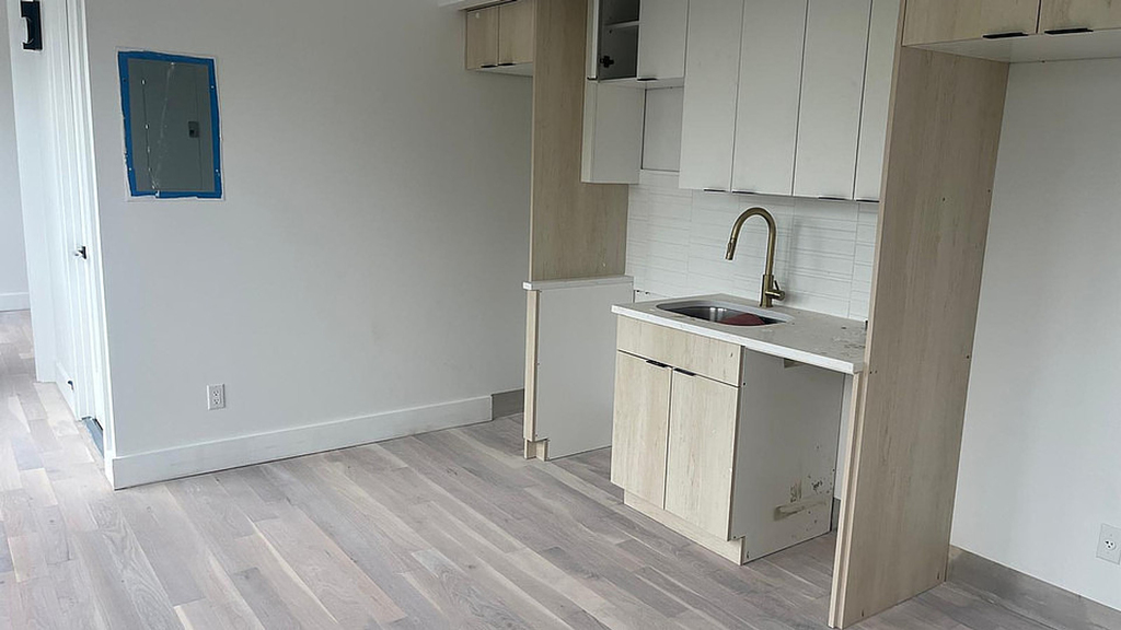 193 Graham Ave - Photo 0